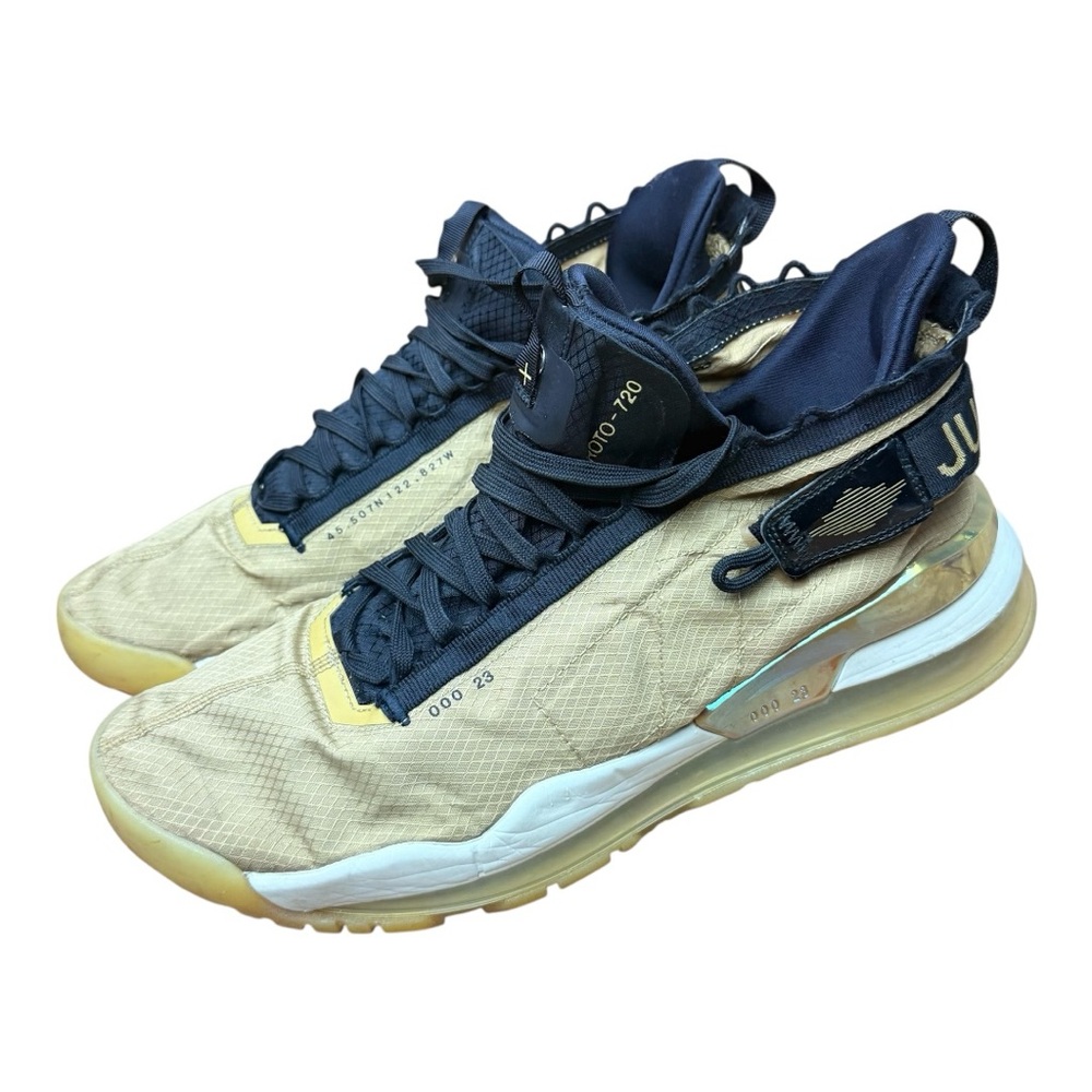 Nike Men's Beige and Navy Athletic Shoes